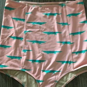 #kortnijeane “Alligators” 🐊 Extended Hi-waist.